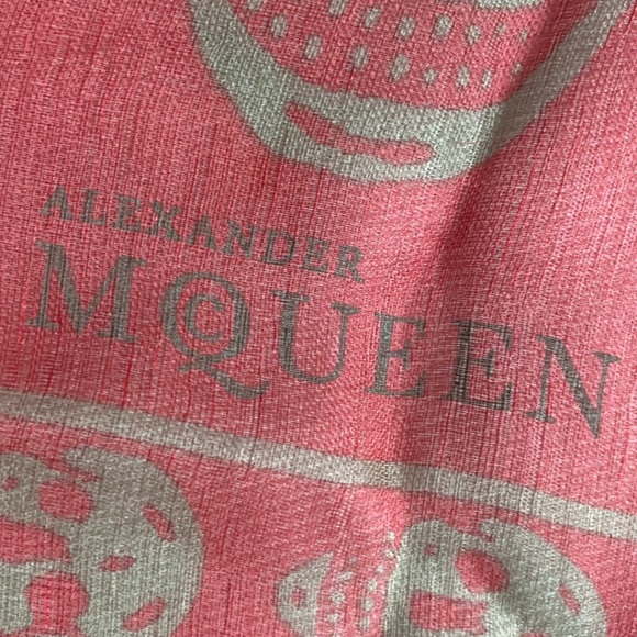 ALEXANDER MCQUEEN 100% SILK SKULL SCARF 💀 - Picture 6 of 7
